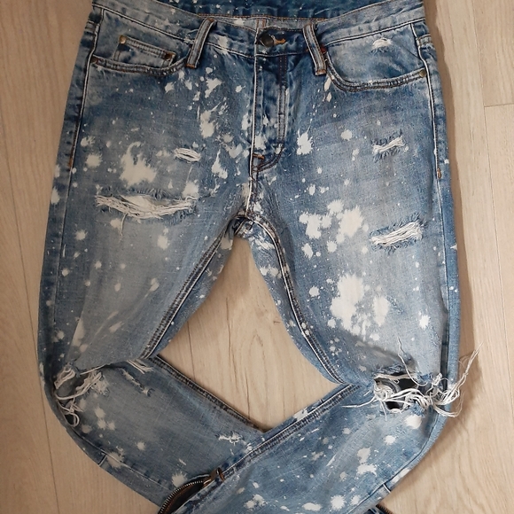 Mnml distressed size 31 jeans
